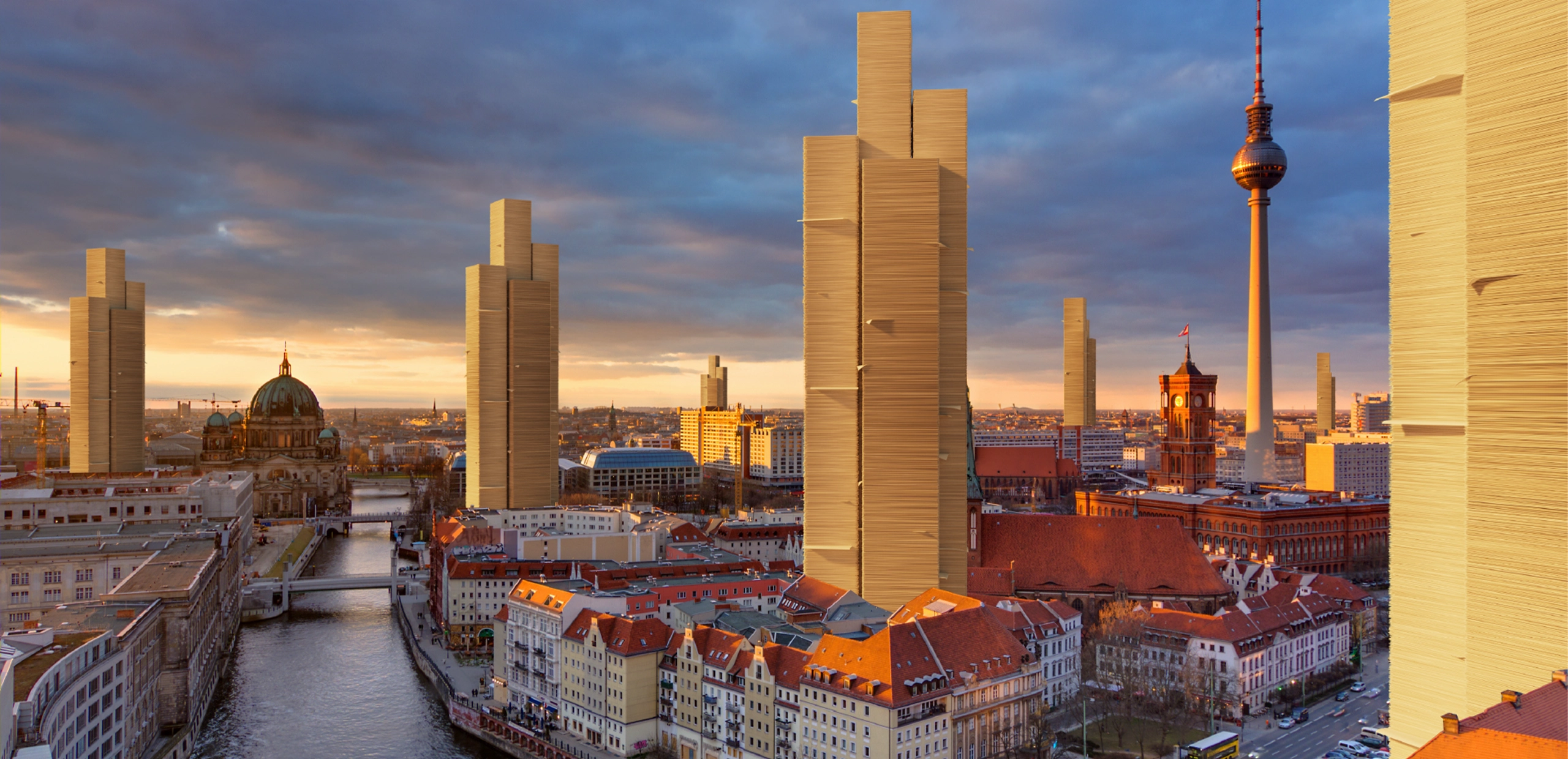 Berliner Skyline umgeben von Papierstapeln